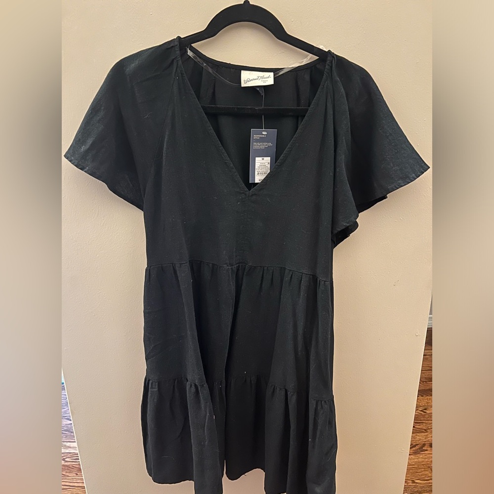 Flutter sleeve dress